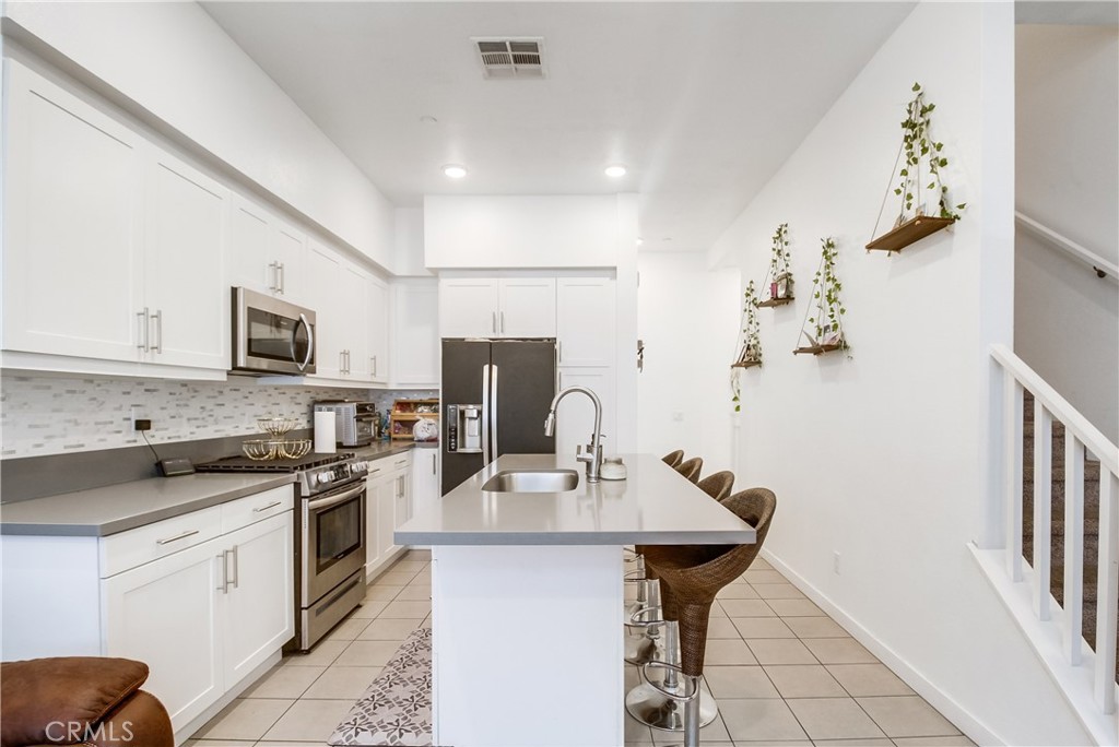 MLS #OC25117996 img 8