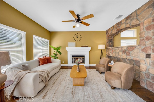 13283 Sunstream Drive, Chino Hills CA: https://media.crmls.org/medias/5348613b-1666-4193-b35b-2fb3437559d3.jpg