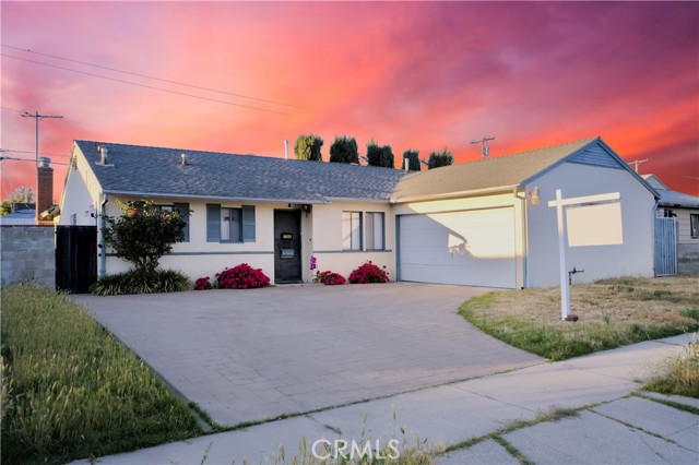 Detail Gallery Image 1 of 27 For 17815 Willard Street, Reseda,  CA 91335 - 4 Beds | 2 Baths