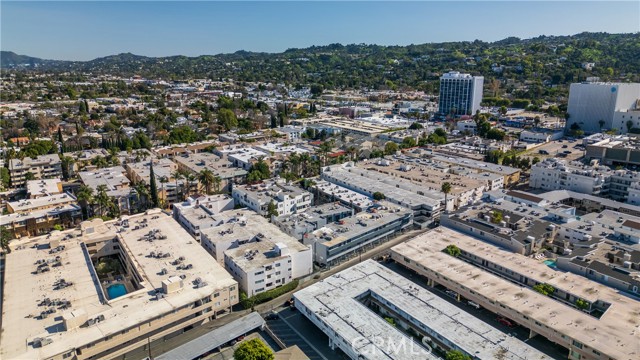 Detail Gallery Image 39 of 40 For 4637 Willis #110,  Sherman Oaks,  CA 91403 - 2 Beds | 2 Baths