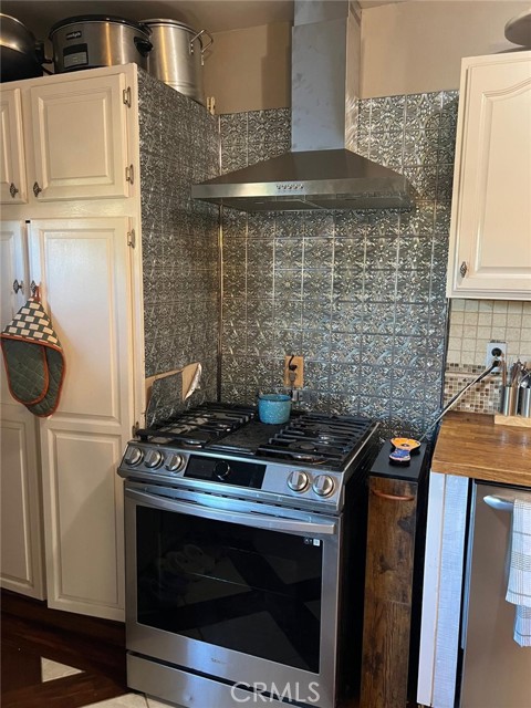 9312 Garden View Avenue, South Gate CA: https://media.crmls.org/medias/5348a81b-9b06-46f7-9fec-6fdefd1b30fb.jpg