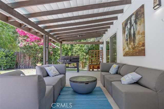 Detail Gallery Image 25 of 28 For 23818 Oxnard St, Woodland Hills,  CA 91367 - 3 Beds | 3 Baths