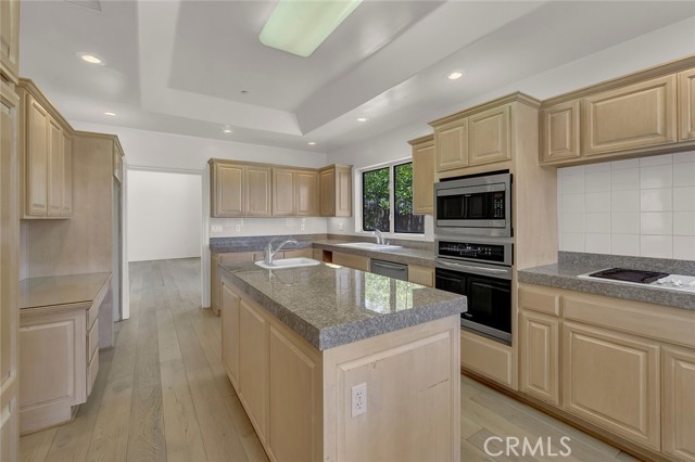 6041 Calle Mirador, Yorba Linda CA: https://media.crmls.org/medias/53496706-4842-427e-b0ec-aa3ae22d0bf1.jpg