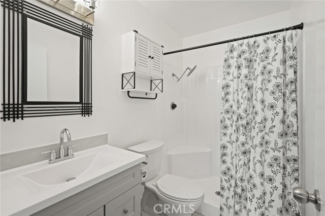 Detail Gallery Image 12 of 15 For 10636 Woodley Ave #1,  Granada Hills,  CA 91344 - 3 Beds | 2 Baths