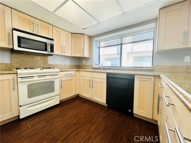 17057 S Vermont Avenue, Gardena CA: https://media.crmls.org/medias/5349ac23-826b-47e6-ab26-fe2bbdd19344.jpg