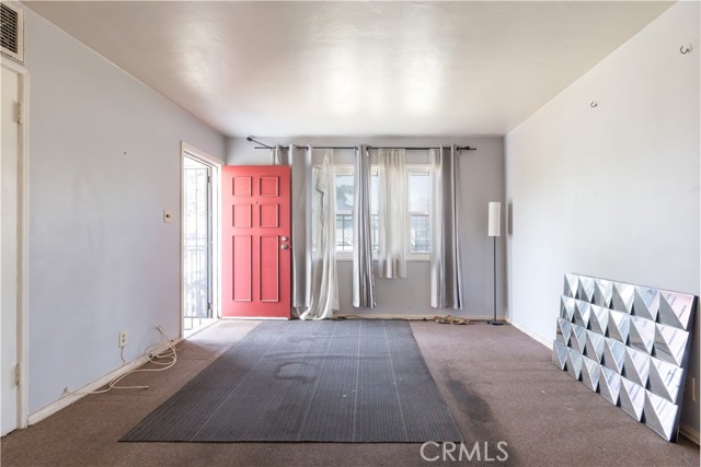 10314 S Wilton Place, Los Angeles CA: https://media.crmls.org/medias/5349cfa1-f09b-44bb-896f-71f048a5bf3c.jpg