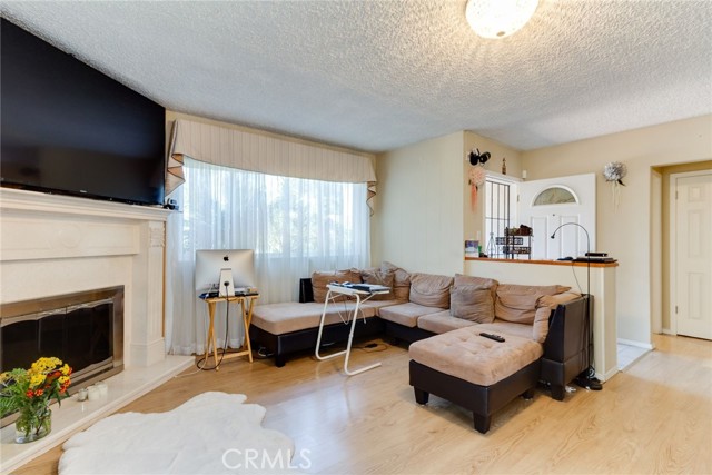 Living room w/ fireplace