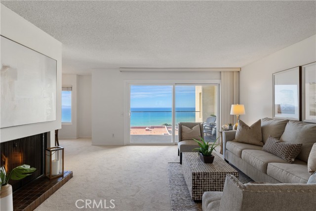 2 bedrooms and 2 Full baths, 1,373 sq.ft. of functional living space in a gorgeous coastal setting.