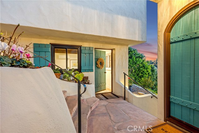 802 Rembrandt Drive, Laguna Beach CA: https://media.crmls.org/medias/534a6760-c353-46e6-a91d-a6071610fa2a.jpg