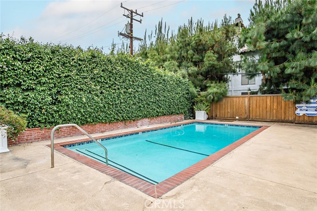 1222 N Olive Dr, West Hollywood CA: https://media.crmls.org/medias/534c3fd6-2131-4747-b089-7ab5b18ef34e.jpg
