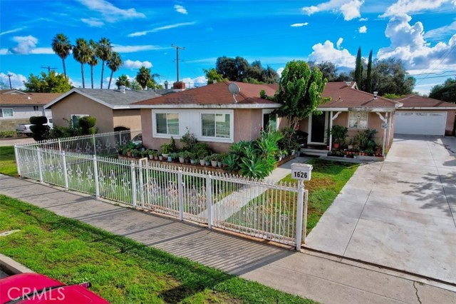 Detail Gallery Image 4 of 12 For 1626 W Mcfadden, Santa Ana,  CA 92704 - 4 Beds | 2 Baths