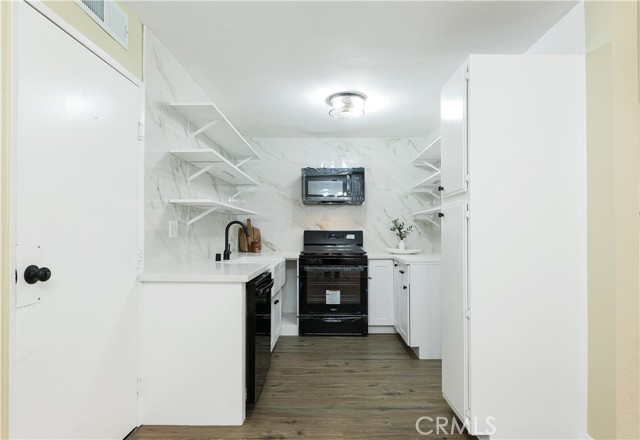 Detail Gallery Image 7 of 21 For 9505 Sylmar Ave #4,  Panorama City,  CA 91402 - 3 Beds | 2 Baths