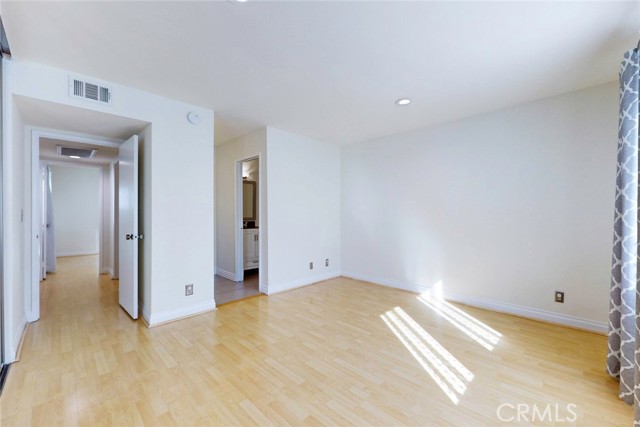 Detail Gallery Image 24 of 38 For 10504 Sunland Blvd Bld #5,  Sunland,  CA 91040 - 2 Beds | 2 Baths