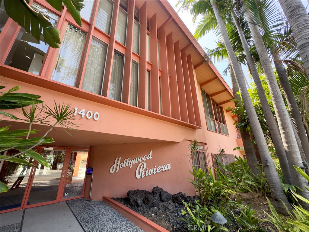 1400 N Hayworth Avenue #28