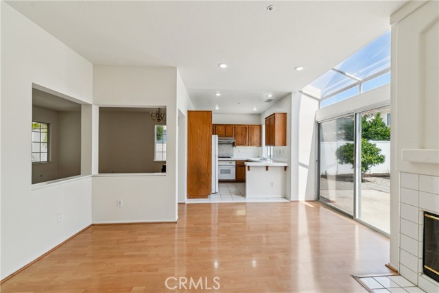 566 E Stephanie Drive, Covina CA: https://media.crmls.org/medias/534ea817-61aa-4bb1-9c83-86b7eab3dfa9.jpg