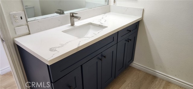 new vanity w/quartz countertop