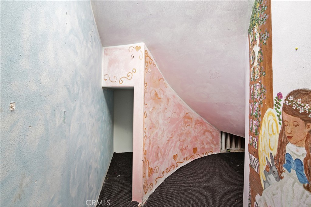 https://media.crmls.org/medias/534eebe4-8c6f-4c9b-9928-97acbc93d754.jpg?preset=X-Large