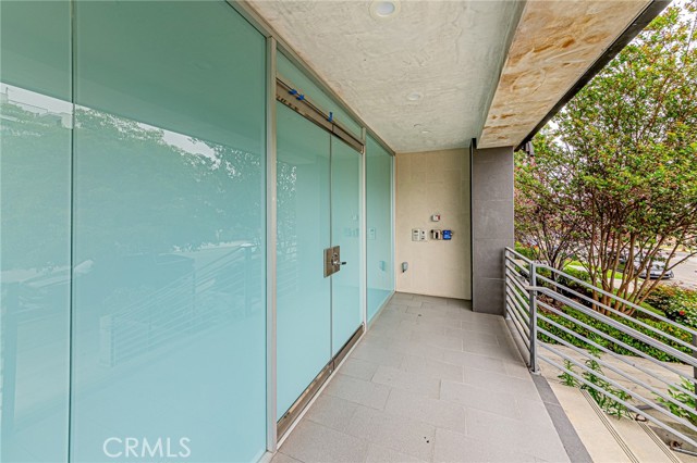 4813 Oakwood Avenue, Los Angeles CA: https://media.crmls.org/medias/534f037f-d4f8-493c-a99e-4cc9ed87cad7.jpg