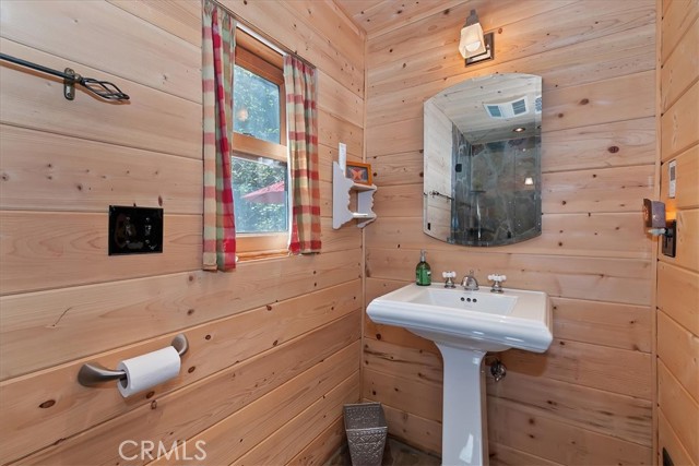 Detail Gallery Image 15 of 52 For 851 Cottage Grove, Lake Arrowhead,  CA 92352 - 2 Beds | 2 Baths
