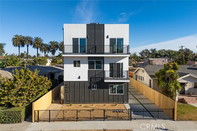 2402 S Cochran Avenue, Los Angeles CA: https://media.crmls.org/medias/534f659b-af2f-4730-bc41-719878bada3a.jpg