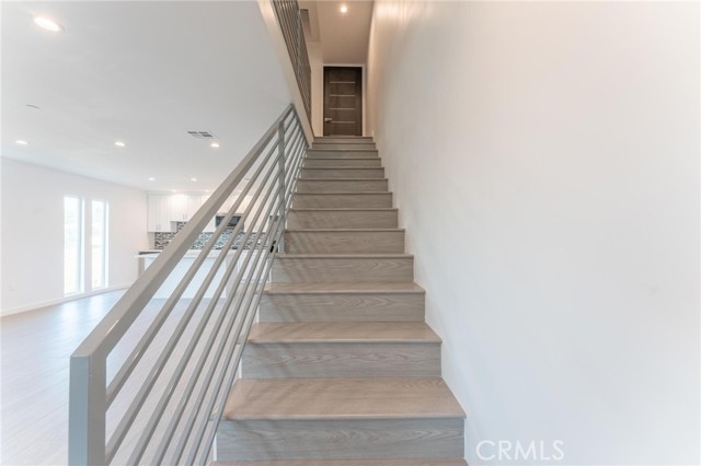 6845 N Haskell Avenue, Lake Balboa CA: https://media.crmls.org/medias/534fe911-a1f4-4169-bd23-352acb608531.jpg