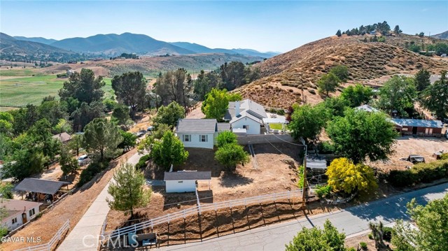 40505 90th W Street, Palmdale CA: https://media.crmls.org/medias/5350dbd3-9e4f-46a4-b81c-1c4954b0fe16.jpg