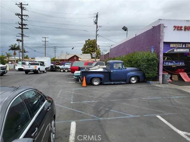 5747 Whittier, Los Angeles CA: https://media.crmls.org/medias/5350f286-f8e6-4a0a-89c2-c7fab71fe94c.jpg