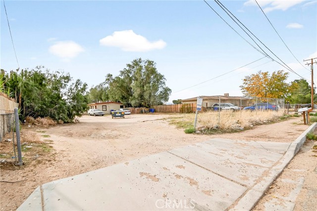 11389 Lee Ave., Adelanto CA: https://media.crmls.org/medias/53516799-53eb-41d3-9f84-1930eaef7ab3.jpg