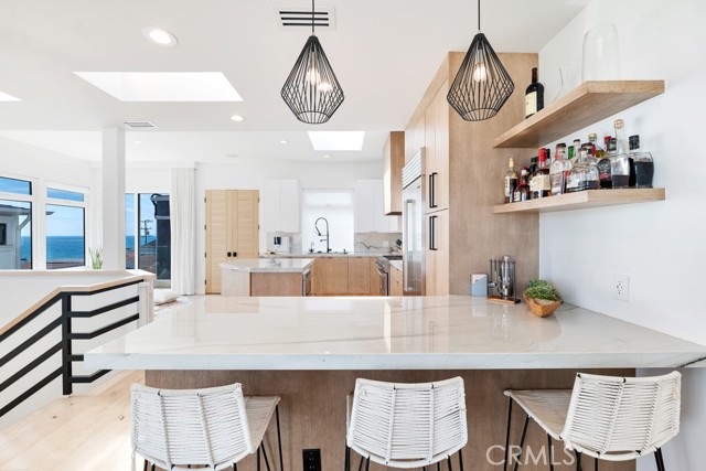 Detail Gallery Image 9 of 36 For 129 Moonstone St, Manhattan Beach,  CA 90266 - 3 Beds | 4 Baths