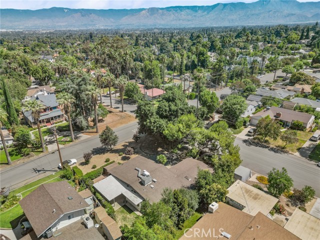 1204 San Jacinto, Redlands CA: https://media.crmls.org/medias/535199e0-57b2-4a2c-b97e-a4ebebe52dbc.jpg