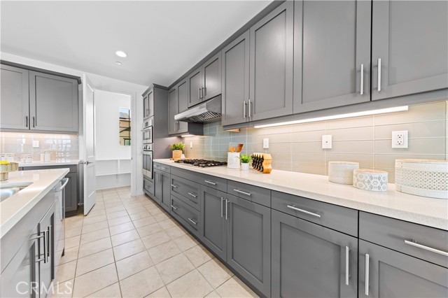 1928 Aliso Canyon Drive, Lake Forest CA: https://media.crmls.org/medias/53521194-d347-4fbf-910f-5e2dd1d3f239.jpg