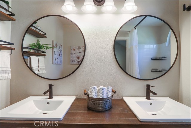 21055 Avenida Magnifica, Lake Forest CA: https://media.crmls.org/medias/53528f9e-9fa5-4953-a0c3-6e55368de32b.jpg