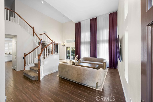 Detail Gallery Image 2 of 25 For 27503 Wellsley Way, Valencia,  CA 91354 - 4 Beds | 3 Baths