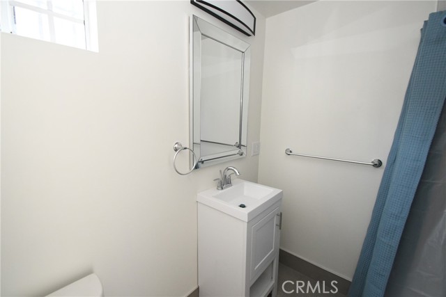 Detail Gallery Image 9 of 31 For 2117 E 112th St, Los Angeles,  CA 90059 - 4 Beds | 2 Baths