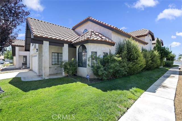19229 Pine, Apple Valley CA: https://media.crmls.org/medias/53530167-0192-4cb9-b541-fdfad59b2179.jpg