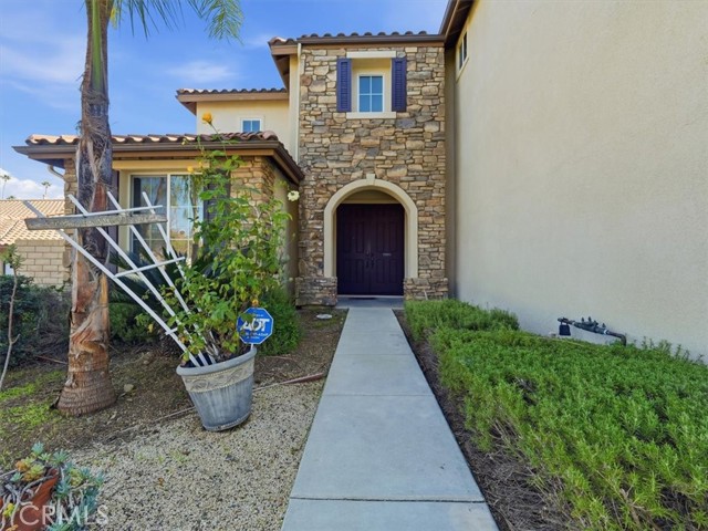 Detail Gallery Image 4 of 60 For 2947 Gilbert Ave, Corona,  CA 92881 - 6 Beds | 4/1 Baths