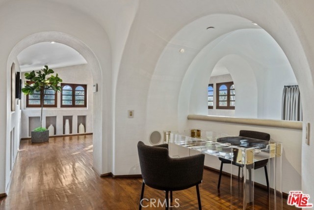 Detail Gallery Image 14 of 29 For 746 Norway Ln, Los Angeles,  CA 90049 - 5 Beds | 6 Baths