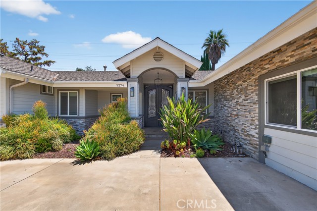 5274 Crebs Avenue, Tarzana CA: https://media.crmls.org/medias/5354525e-19f3-4892-9a94-e7a1f846f1d6.jpg