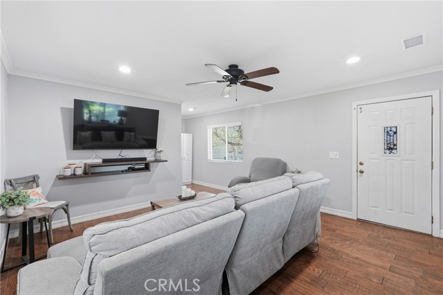 Detail Gallery Image 9 of 44 For 2101 S Hickory, Santa Ana,  CA 92707 - 3 Beds | 2 Baths