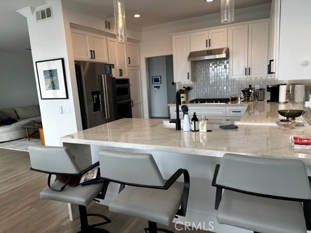Kitchen with bar counter