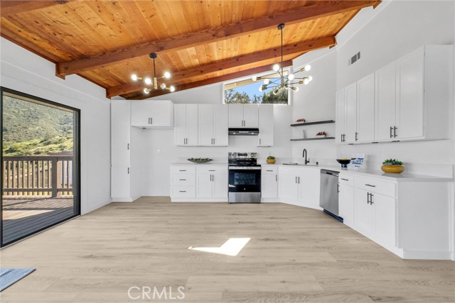 Detail Gallery Image 2 of 41 For 33580 Landerville, Lake Elsinore,  CA 92530 - 3 Beds | 2 Baths