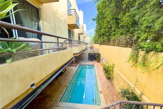 Detail Gallery Image 3 of 16 For 4128 Whitsett #101,  Studio City,  CA 91604 - 2 Beds | 2 Baths