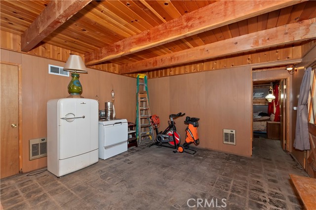 812 Arosa Drive, Crestline CA: https://media.crmls.org/medias/535834bc-cfb5-4c4c-901f-b1ba937053dc.jpg
