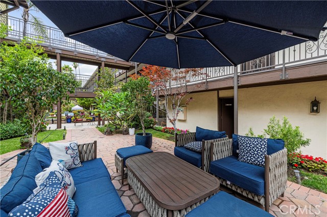 525 S Ardmore Ave, Los Angeles CA: https://media.crmls.org/medias/53585a9f-7387-4a8a-9593-0d138e927a1c.jpg
