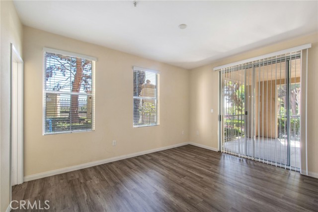 3270 Watermarke Place, Irvine CA: https://media.crmls.org/medias/5359b5cd-e32d-49f6-bfb0-f88d159598b2.jpg