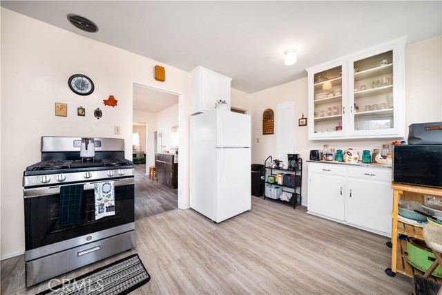 5870 Lemon Avenue, Long Beach CA: https://media.crmls.org/medias/5359bfd5-58a6-43ca-8288-a31f23f70144.jpg