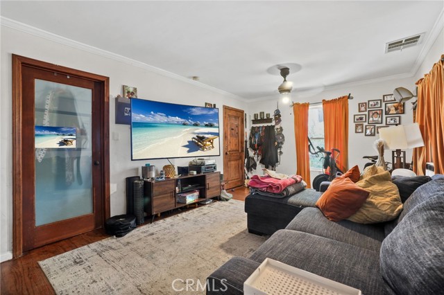 932 Coronado Avenue, Long Beach CA: https://media.crmls.org/medias/535a3edf-7409-485a-a1b8-1c51fed84ab9.jpg