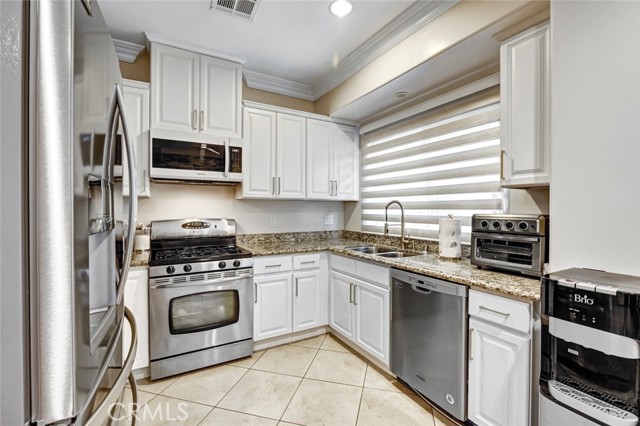 Detail Gallery Image 16 of 52 For 13629 Wyandotte St #111,  Van Nuys,  CA 91405 - 4 Beds | 3 Baths