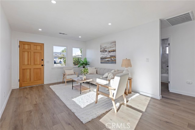 13832 Filmore Street photo 8