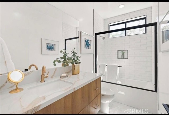 Detail Gallery Image 22 of 32 For 6511 N Contour Ln, North Hollywood,  CA 91606 - 3 Beds | 3/1 Baths